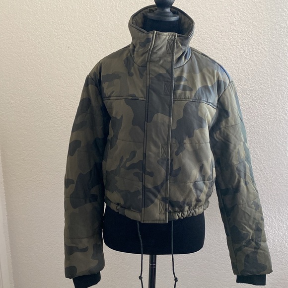 Bagatelle NYC Camouflage green puffer jacket cropped - Picture 4 of 11